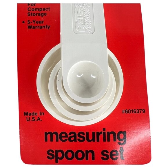 Vintage Pyrex Accessories Measuring Spoon Set of 4 Spoons New on Card 1994 - Picture 6 of 7